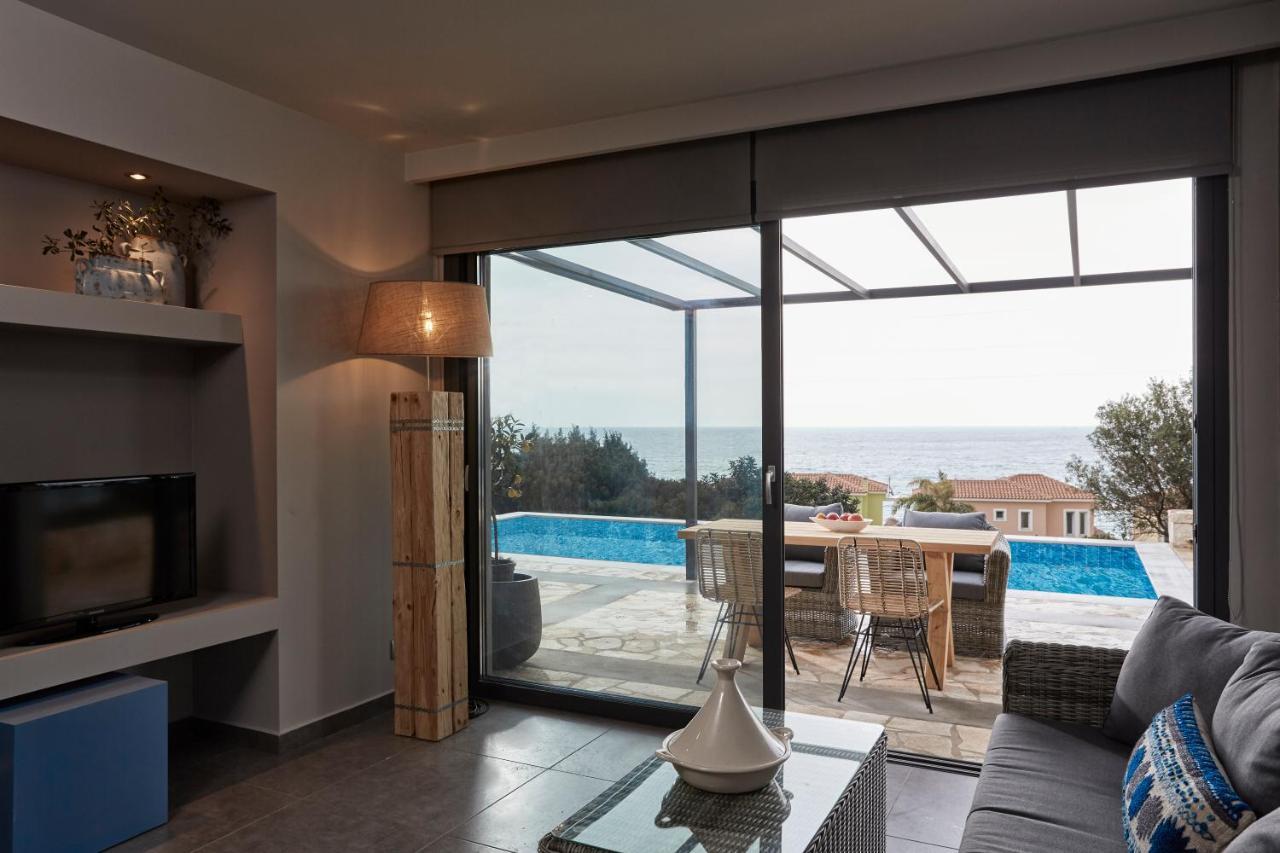 Villa Sea Front Spathíon Exterior photo